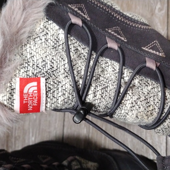 The North Face gray suede boots with soft purple accents. Size 6 - Picture 5 of 14